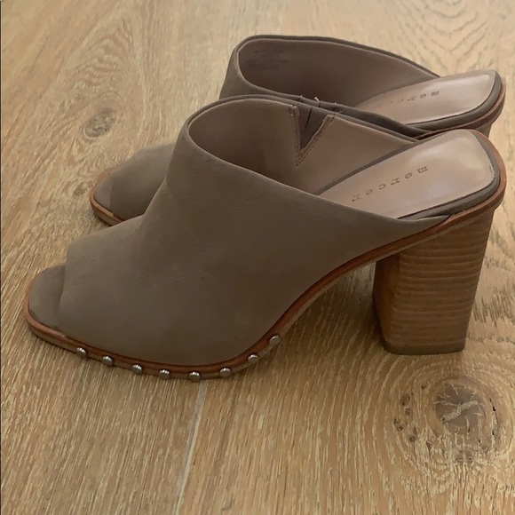 Gray open toe mule with heel and stud detail - Picture 4 of 5
